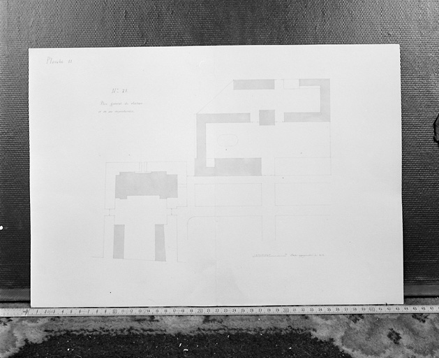 Projet de remaniement : plan-masse du château et des dépendances.