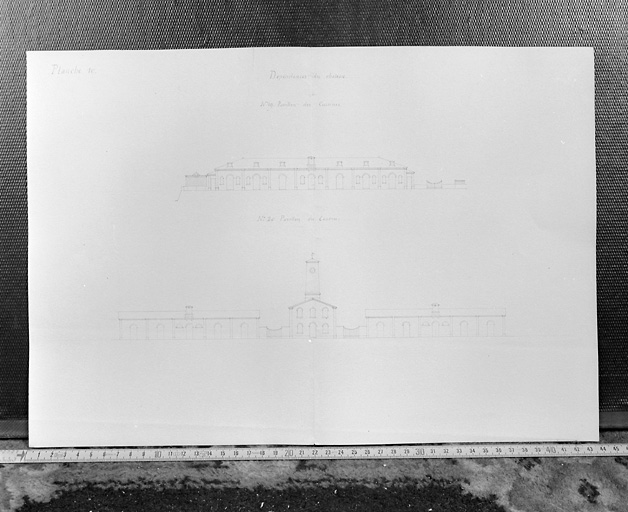 Projet de remaniement : 'Dépendances du château, Pavillon des cuisines Pavillon des Ecuries'.