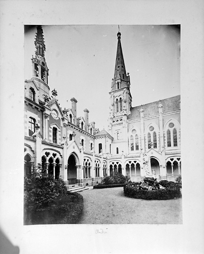 Premier cloître, angle nord-ouest.