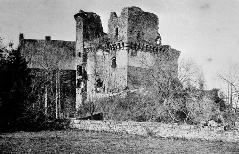 Elévations sud et orientale de la grosse tour.