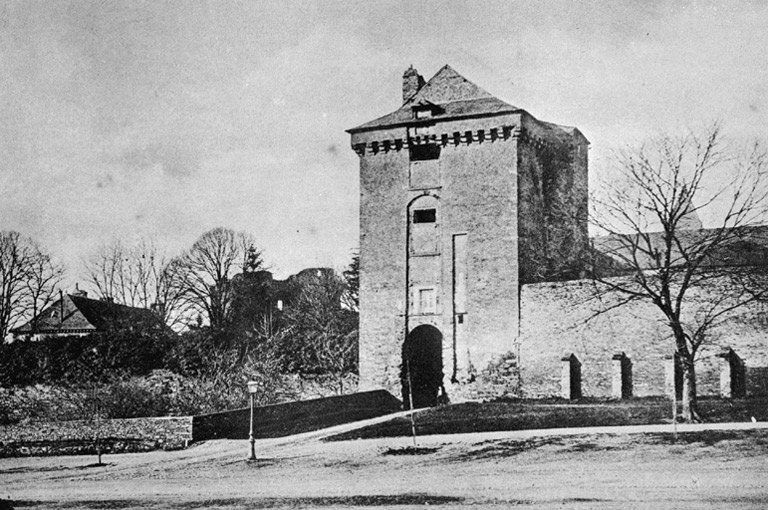 Elévation antérieure du châtelet de la basse-cour, dit 'pavillon des champs'.