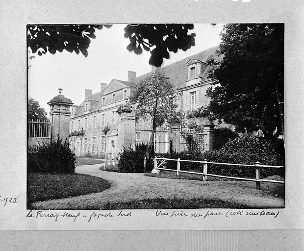 'Le Perray-Neuf - façade sud vue prise du parc (côté ruisseau).