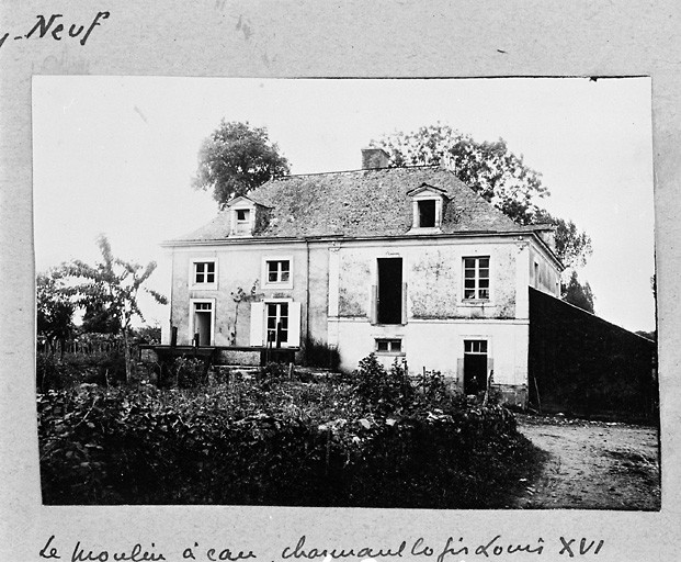 'le moulin à eau, charmant logis Louis XVI'.