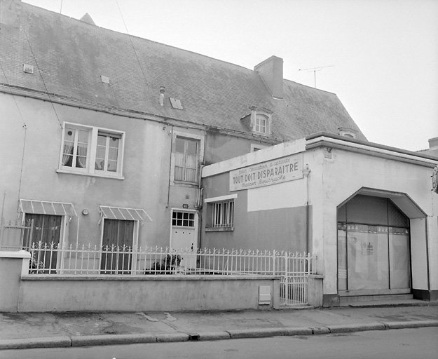 Ancien logis : élévation antérieure.