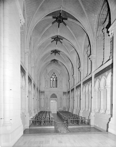 Eglise, vue d'ensemble de la nef.