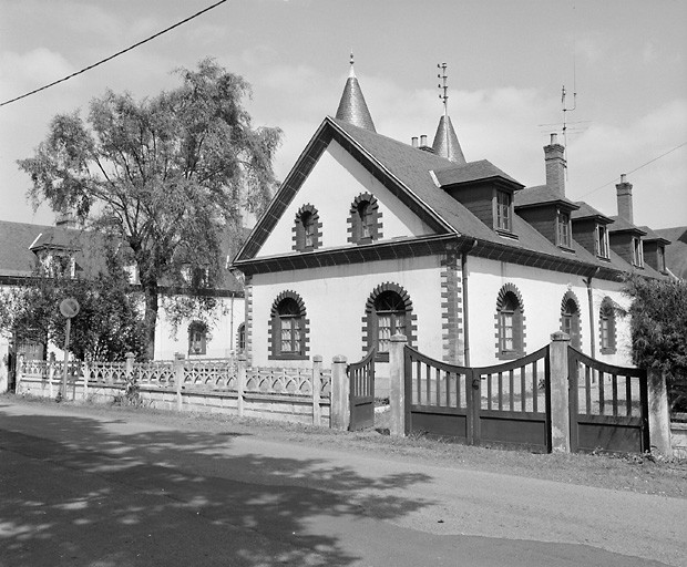 Cuisines, élévations antérieure et droite.