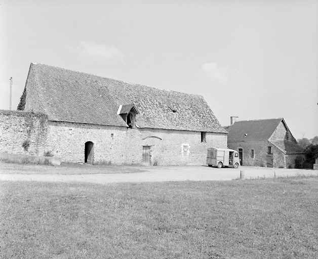 Logement et parties agricoles, élévations antérieure et droite.