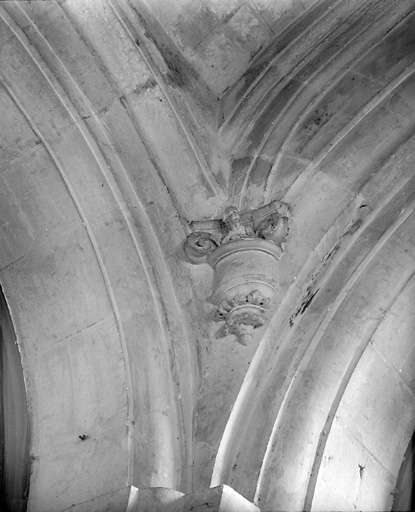 Logis, vestibule (détail) : culot décoré d'un personnage.