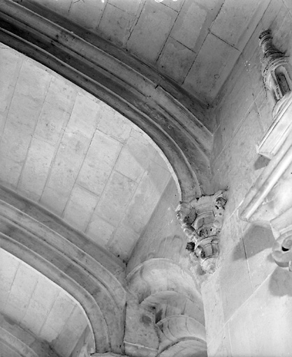 Logis, vestibule (détail) : culot décoré d'anges.