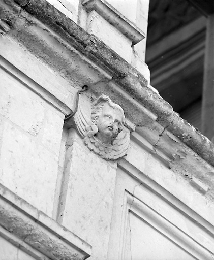 Logis, élévation antérieure : corps d'escalier (détail), décor.
