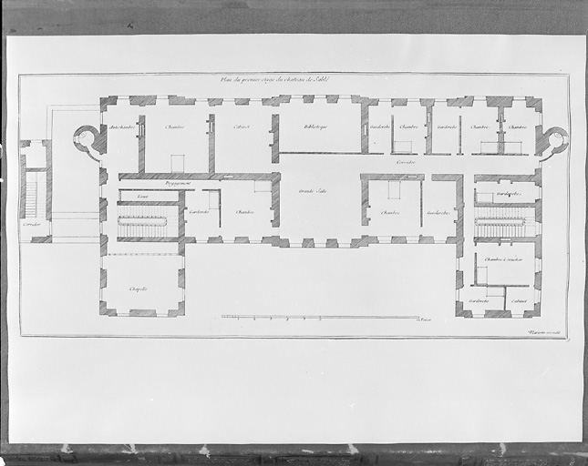 'Plan du premier etage du château de Sablé' d'après un lavis de Claude Desgots.