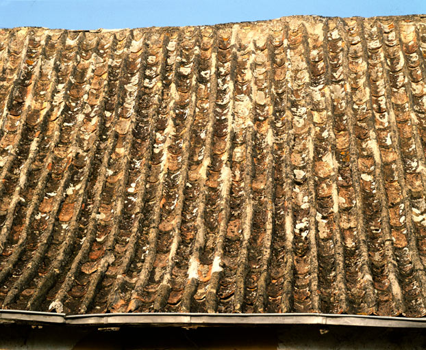 Couverture de tuiles baugeoises.