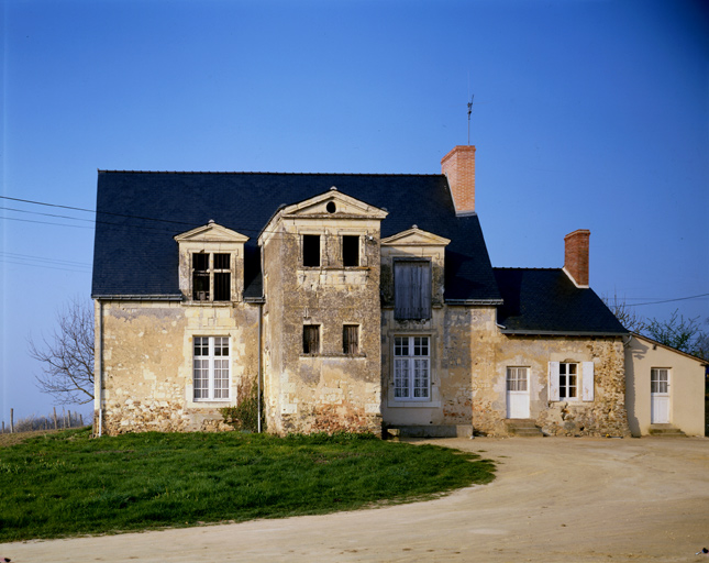 Logis, façade antérieure.