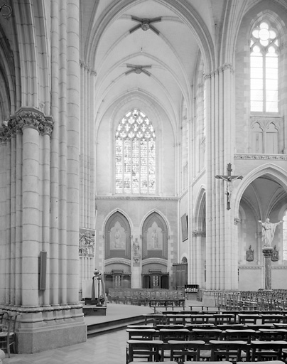 Le bras ouest du transept.