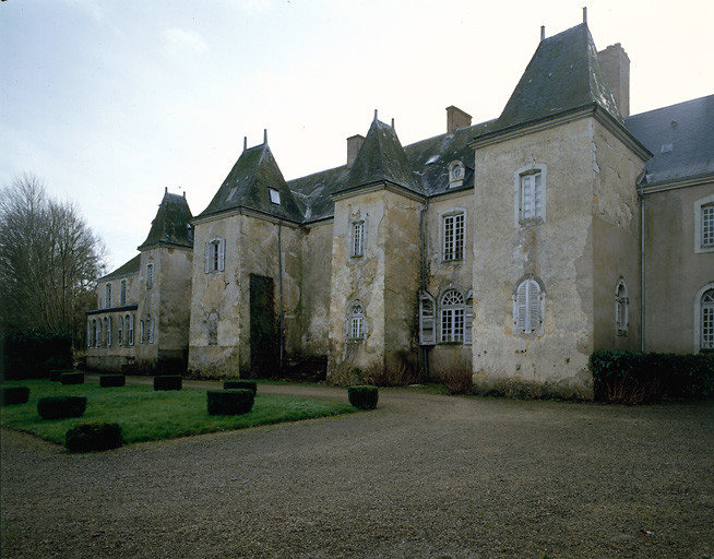 Vue cavalière de la place Raphaël-Elizé et de la rue Carnot depuis l'est.