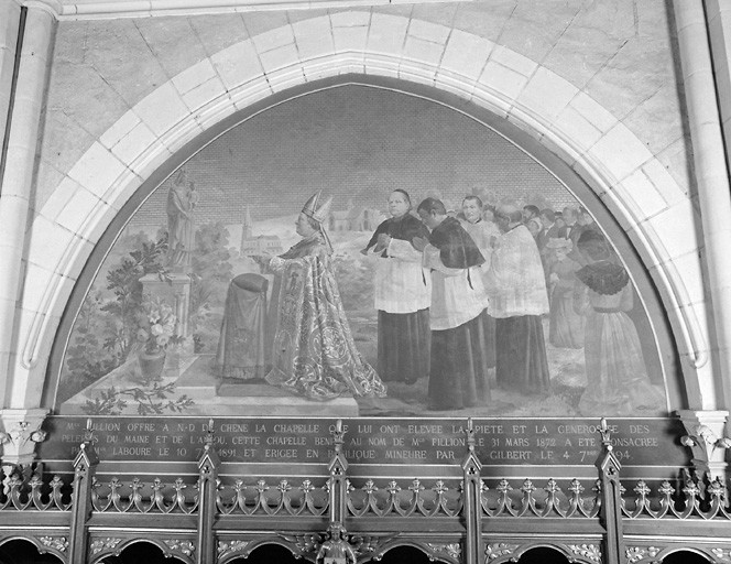 Mgr Fillion offre la nouvelle chapelle, ensemble.