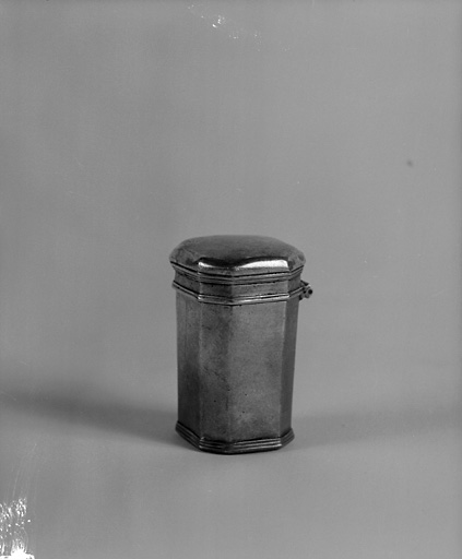 Boîte à huile sainte