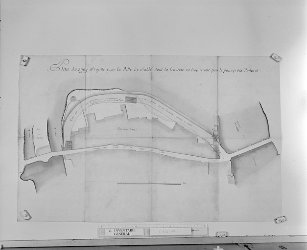 'Plan du quay projeté pour la Ville de Sablé dont la traverse est trop étroite pour le passage des Voitures'.