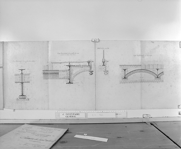 Pont de Sablé, 'coupe transversale d'une poutre de rive, détails de la corniche, coupe longitudinale sur une voûte'.