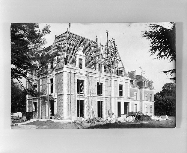 Logis en reconstruction, élévations droite et postérieure.