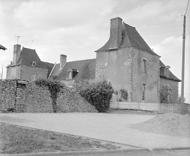 Elévations antérieure et droite du logis.