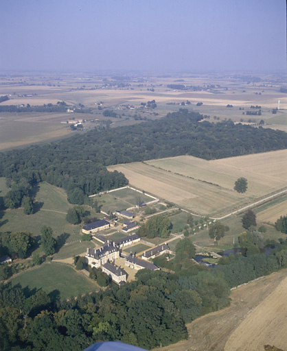 Vue aérienne depuis le sud-ouest.