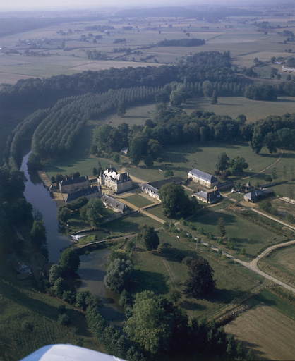 Vue aérienne depuis l'est.