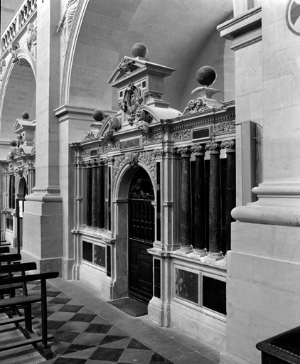 Clôture de la chapelle Notre-Dame, ensemble de trois-quarts.