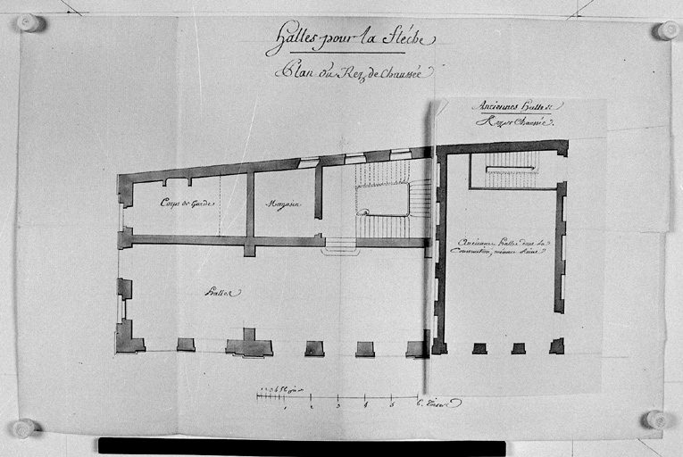 'Halles pour La Flèche plan du rez-de-chaussée', avec retombe ('anciennes halles dont la construction menace ruine').