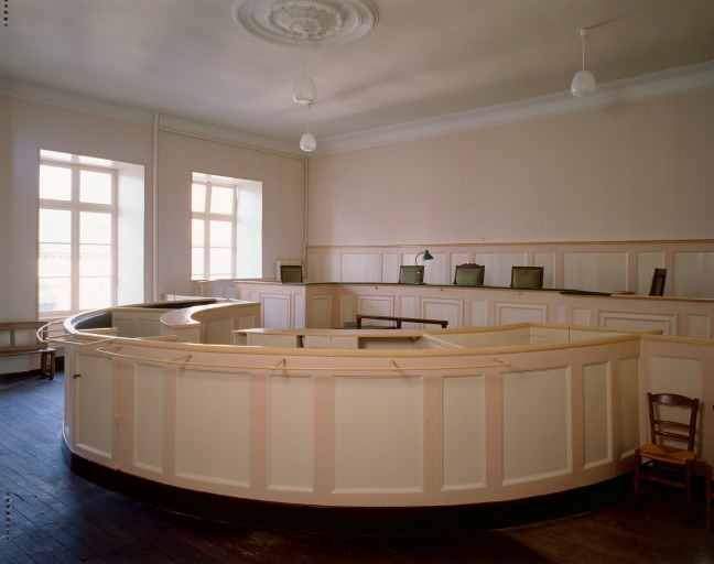 La salle d'audience vers le mur nord, dans l'ancienne chapelle.