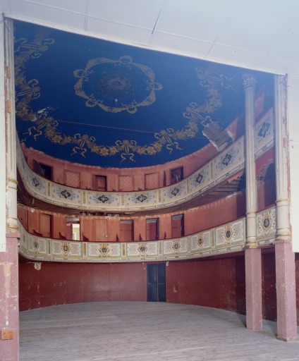 Vue d'ensemble du théâtre.