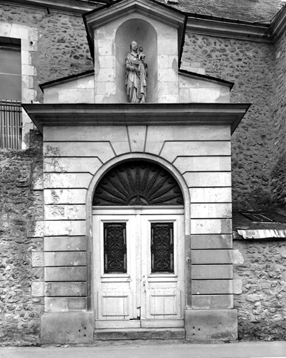 Portail de la chapelle.