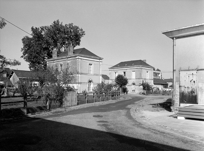 Pavillons d'entrée, élévations droites et postérieures.