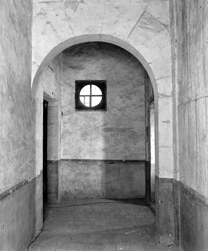 Arcade dans le couloir de la prison à l'étage carré de l'aile orientale.