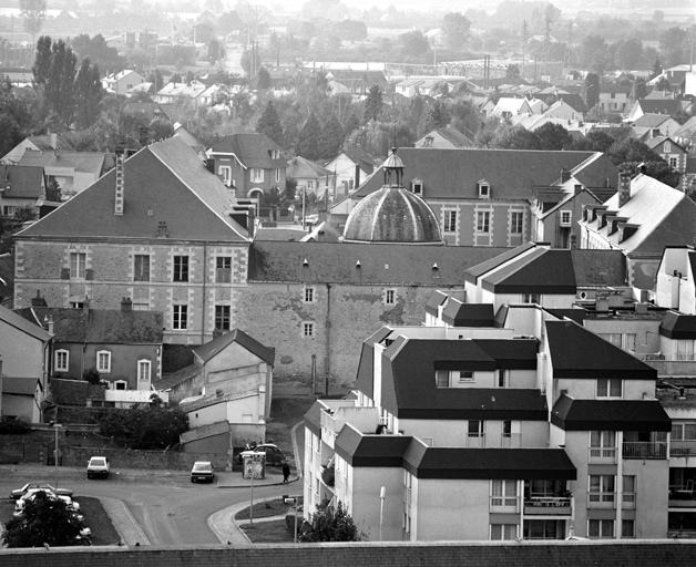 Vue cavalière depuis l'est.