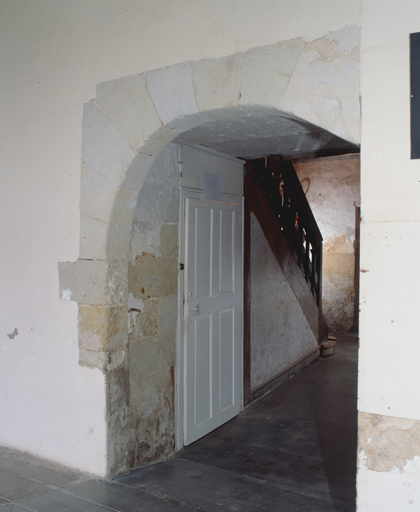 Porte d'accès à l'escalier du corps méridional.