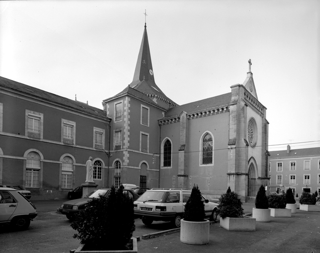 Chapelle et élévation antérieure de la partie gauche du corps central.