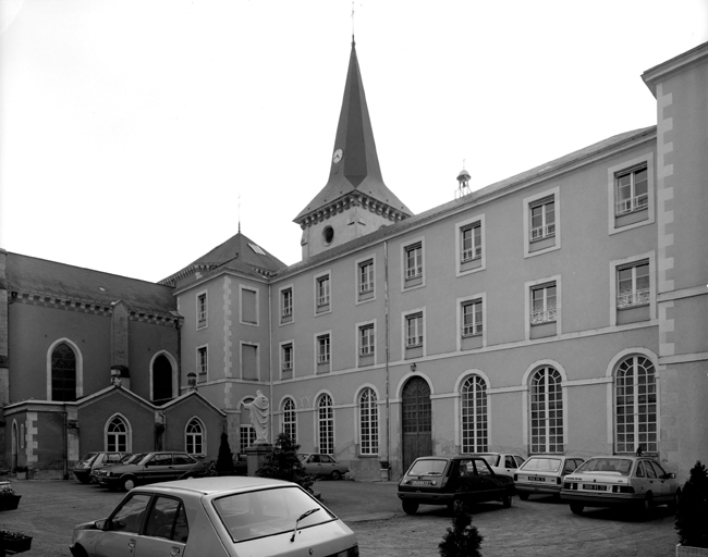 Chapelle et élévation antérieure de la partie droite du corps central.