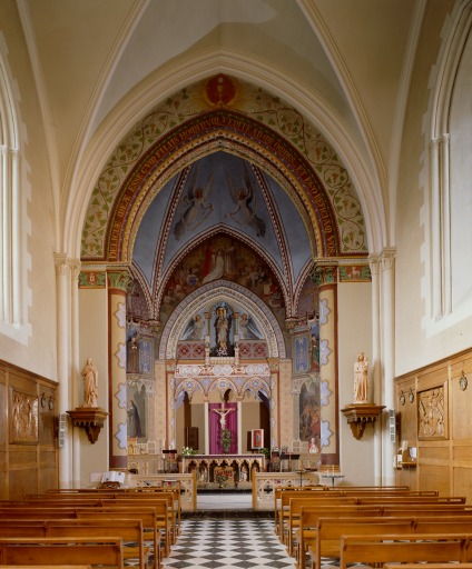 Chapelle, la nef vers le choeur.