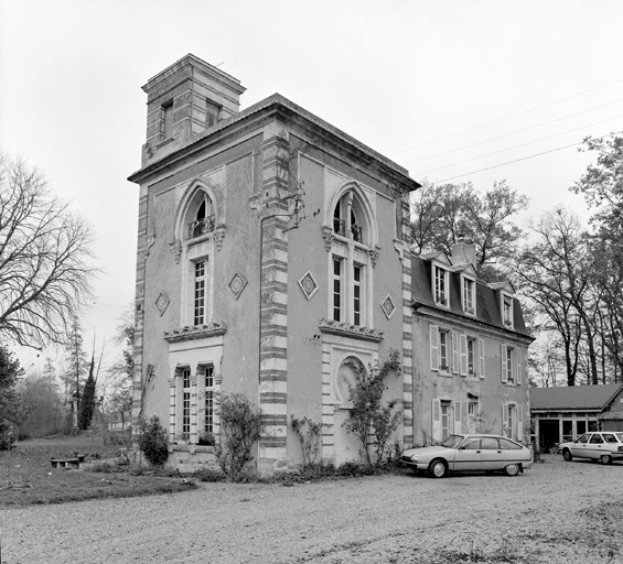 Elévations gauche et antérieure du logis.