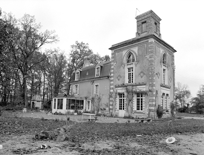 Elévations postérieure et gauche du logis.