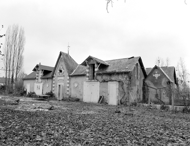 Elévation droite des communs.