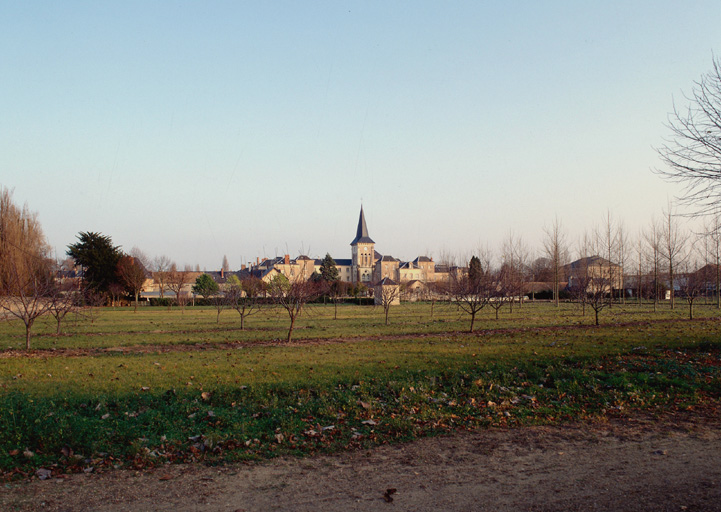 Vue d'ensemble depuis l'est.