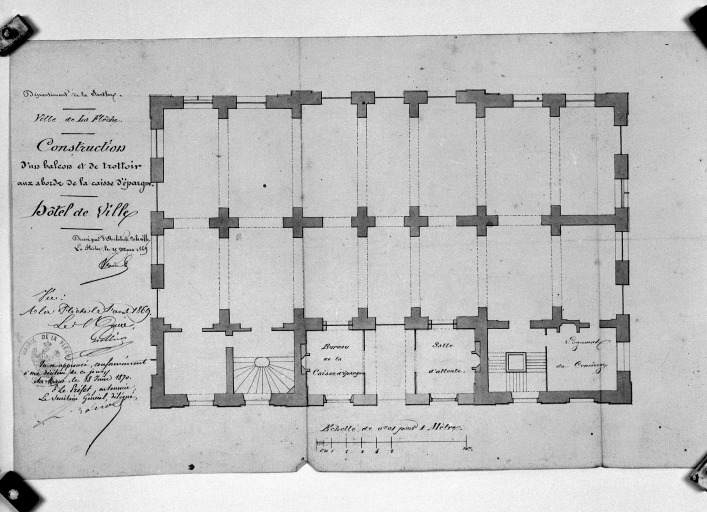 'Construction d'un balcon et de trottoir aux abords de la caisse d'épargne'.