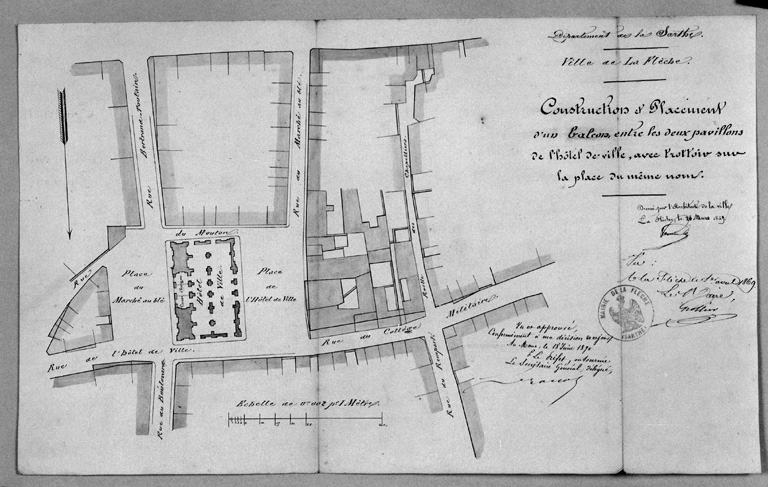 'Construction et placement d'un balcon entre les deux pavillons de l'hôtel de ville, avec trottoirs sur la place du même nom'.