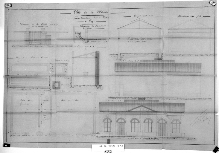 'Construction d'une usine à gaz, élévation de la grille d'entrée, plan de la fosse au goudron', élévations, coupes.