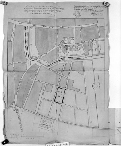 'Extrait du plan de la ville de La Flèche pour fixer les alignements des nouvelles rues et de la place dans l'ancien parc des Dames'.