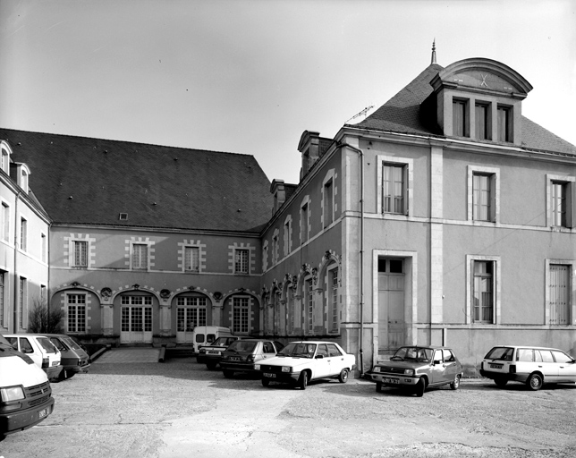 Elévation ouest du corps méridional et du corps prolongeant l'aile orientale du cloître.