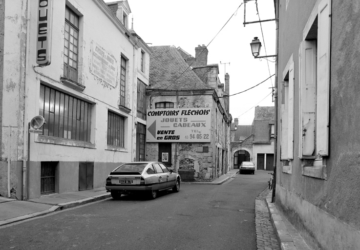 La rue de Fontevrault depuis la rue du Général-Gallieni.