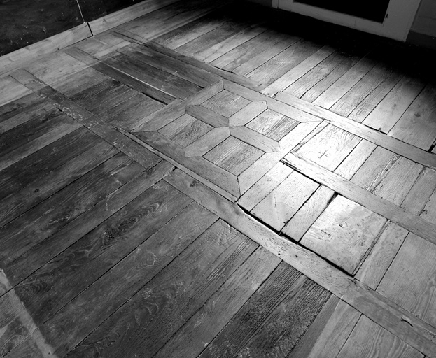 Parquet dans la pièce au sud-ouest du cloître.